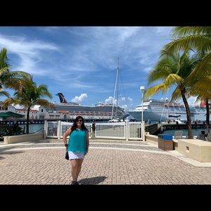 Meet your Posher, Andrea